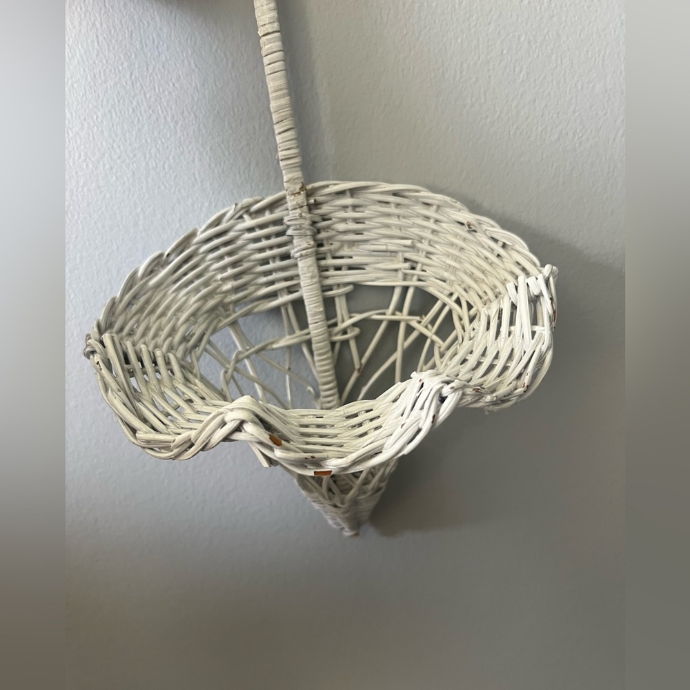 Wicker Umbrella Parasol Hanging Shaped plant Basket - Picture 4 of 8